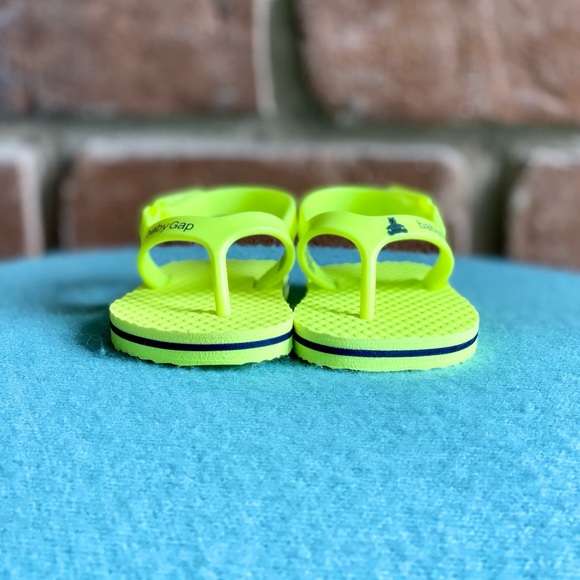 0-3M Gap Neon Yellow Sandals - Picture 4 of 8